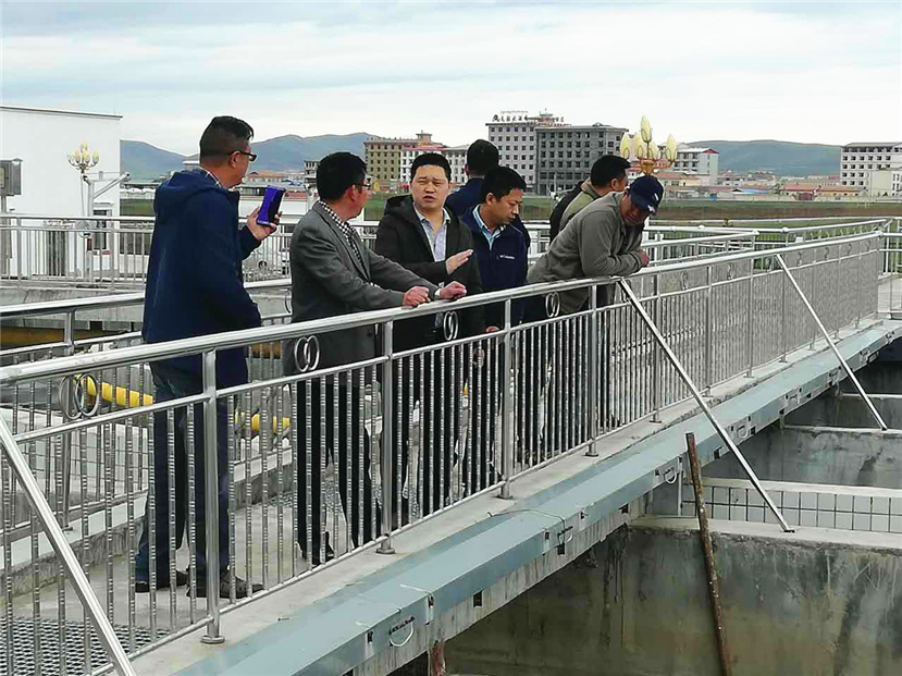 德陽(yáng)市污水處理廠加強(qiáng)對(duì)若爾蓋縣污水處理廠的技術(shù)支援1 德陽(yáng)市污水處理廠加強(qiáng)對(duì)若爾蓋縣污水處理廠的技術(shù)支援1